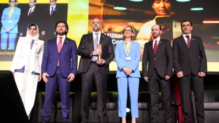 منصة "تم" التابعة لحكومة أبوظبي تفوز بجائزة أفضل مشروع حكومي في القمة العالمية لمجتمع المعلومات